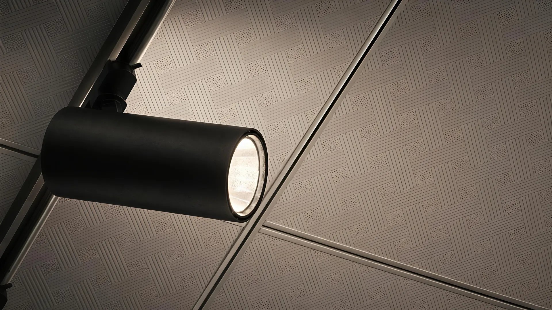 smart LED track lighting system used in retail store display lighting