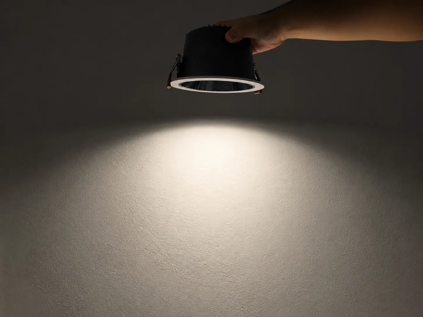 Commercial anti glare recessed downlight with deep recessed structure and UGR19 lighting design
