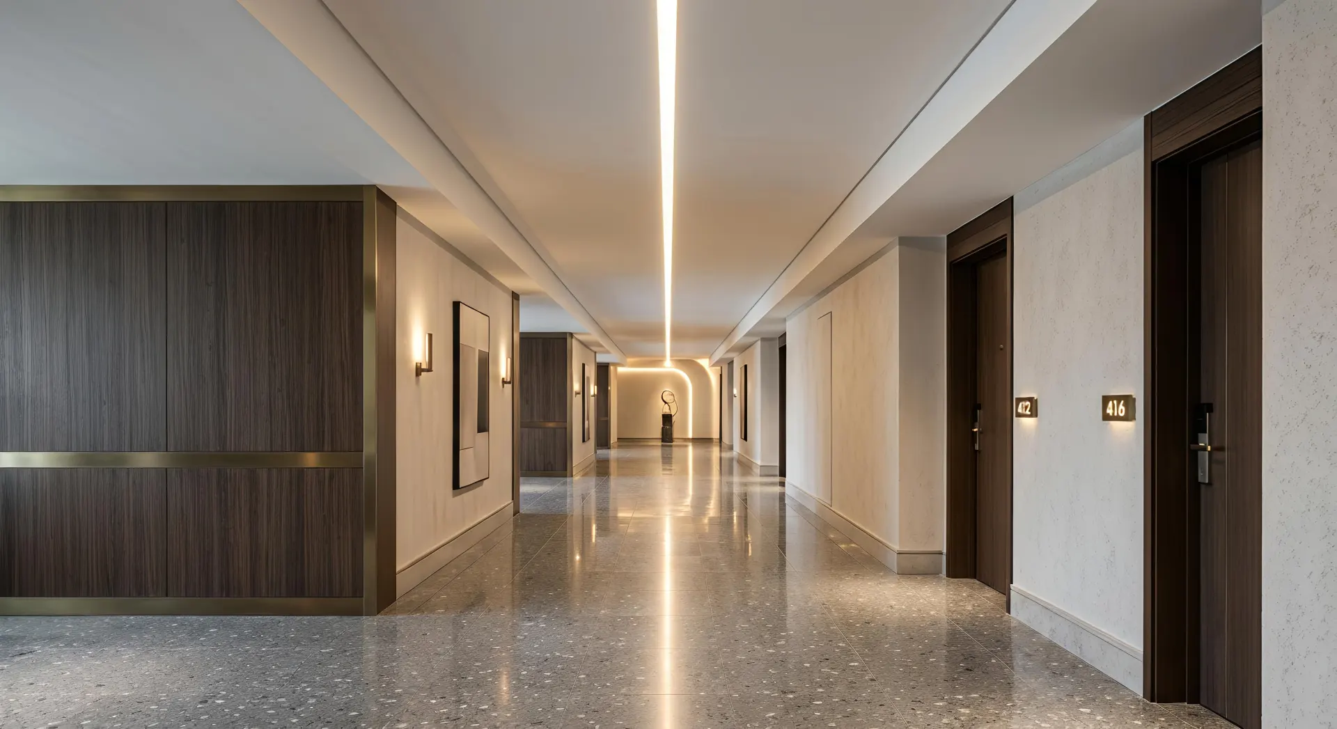 Seamless continuous linear lighting system without dark spots